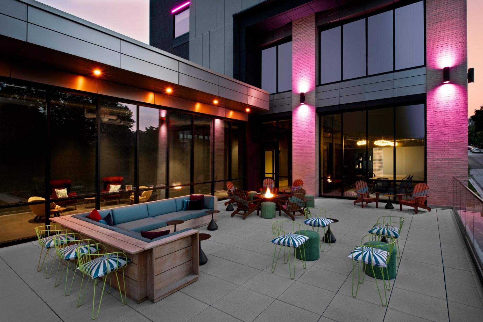 Aloft Kansas City Country Club Plaza Екстериор снимка